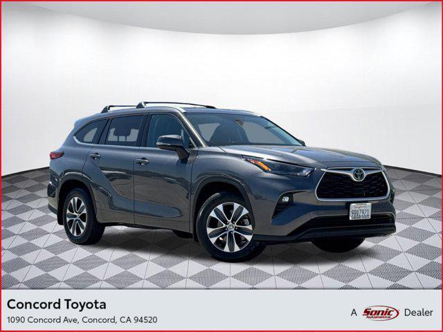 used 2022 Toyota Highlander car, priced at $36,998