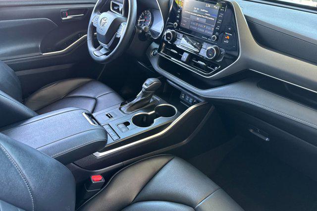 used 2022 Toyota Highlander car, priced at $36,998