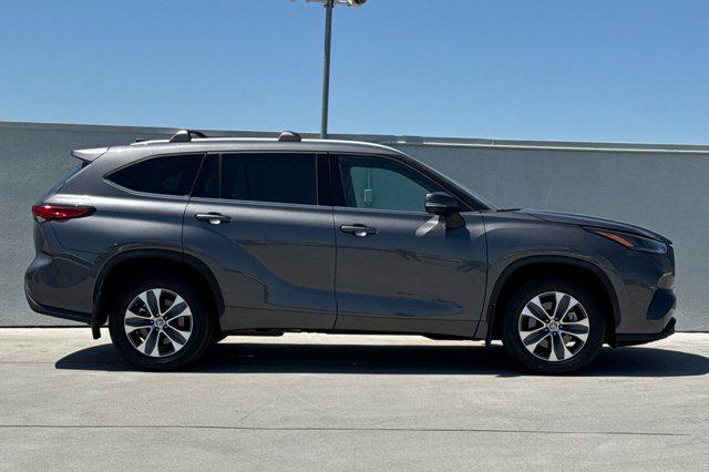 used 2022 Toyota Highlander car, priced at $36,998