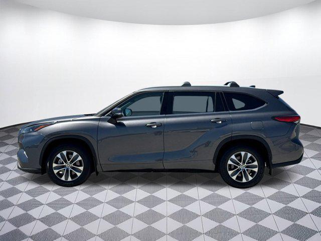 used 2022 Toyota Highlander car, priced at $36,998
