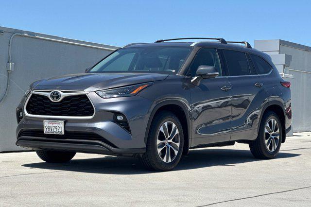 used 2022 Toyota Highlander car, priced at $36,998