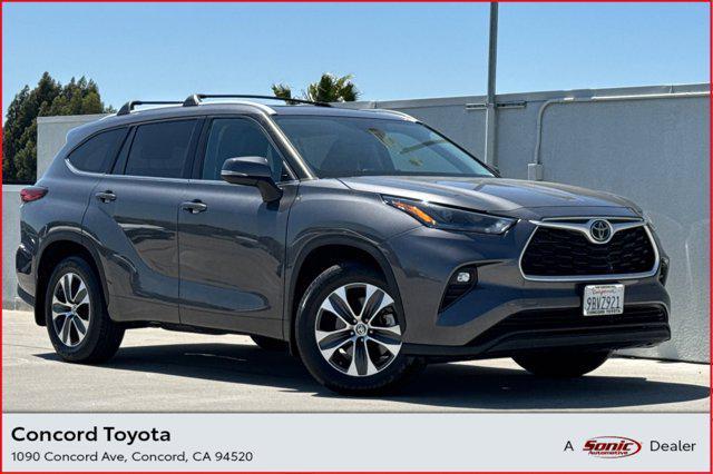 used 2022 Toyota Highlander car, priced at $36,998