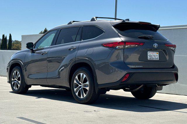 used 2022 Toyota Highlander car, priced at $36,998