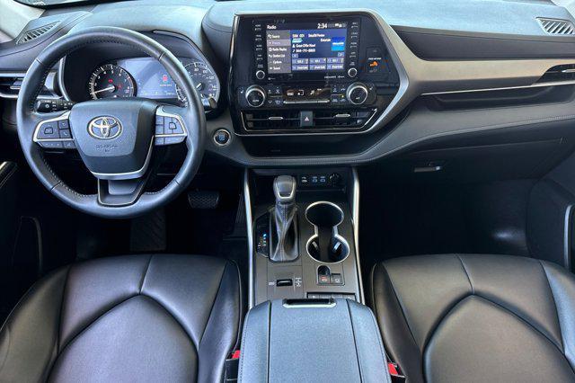 used 2022 Toyota Highlander car, priced at $36,998