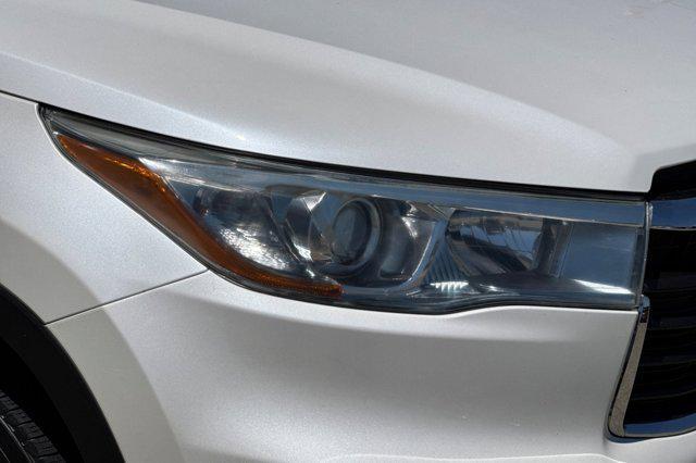 used 2015 Toyota Highlander car, priced at $15,999