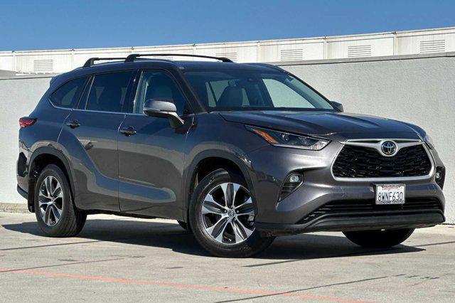 used 2021 Toyota Highlander car, priced at $32,698