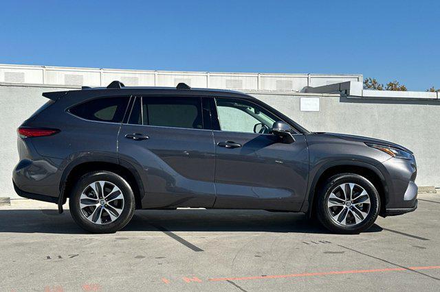 used 2021 Toyota Highlander car, priced at $32,698