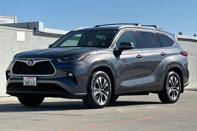 used 2021 Toyota Highlander car, priced at $32,698