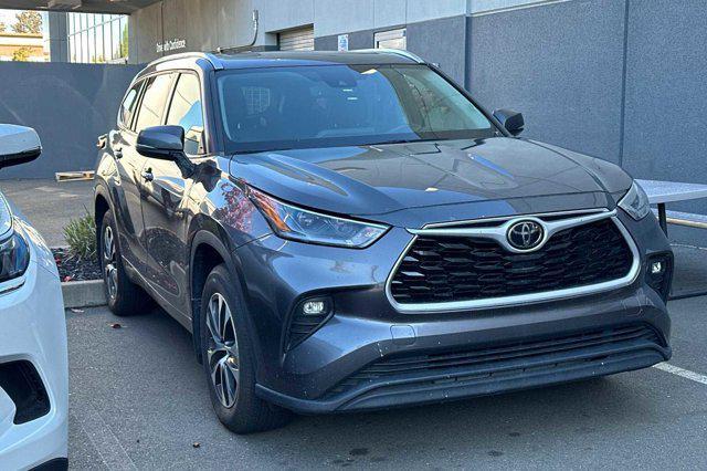 used 2021 Toyota Highlander car, priced at $31,999