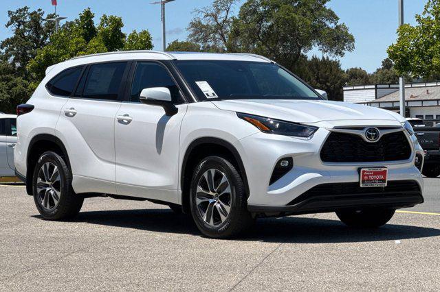 new 2025 Toyota Highlander car, priced at $47,698