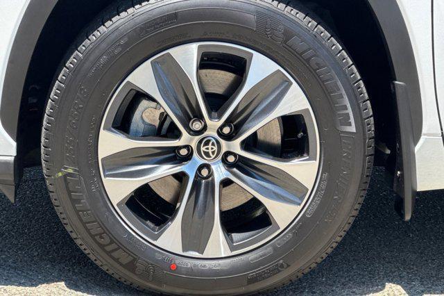 new 2025 Toyota Highlander car, priced at $47,698