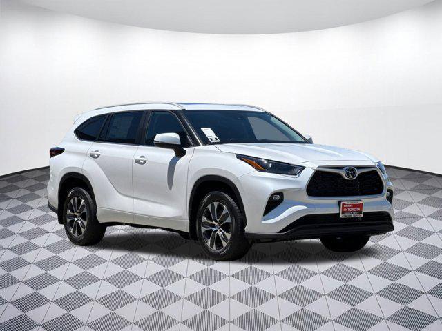 new 2025 Toyota Highlander car, priced at $47,698