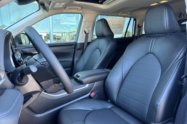 new 2025 Toyota Highlander car, priced at $47,698