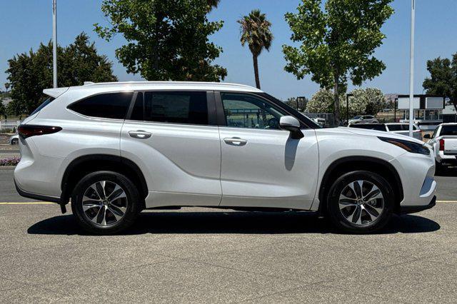 new 2025 Toyota Highlander car, priced at $47,698
