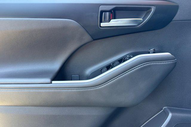 new 2025 Toyota Highlander car, priced at $47,698