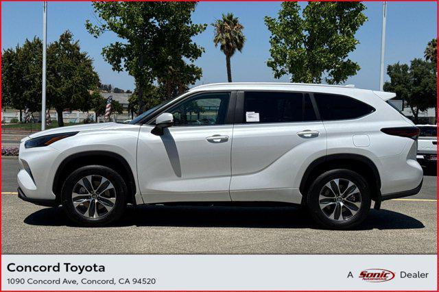 new 2025 Toyota Highlander car, priced at $47,698