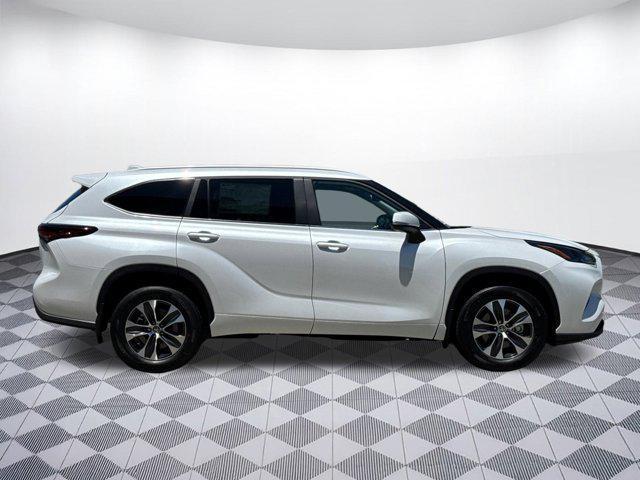 new 2025 Toyota Highlander car, priced at $47,698