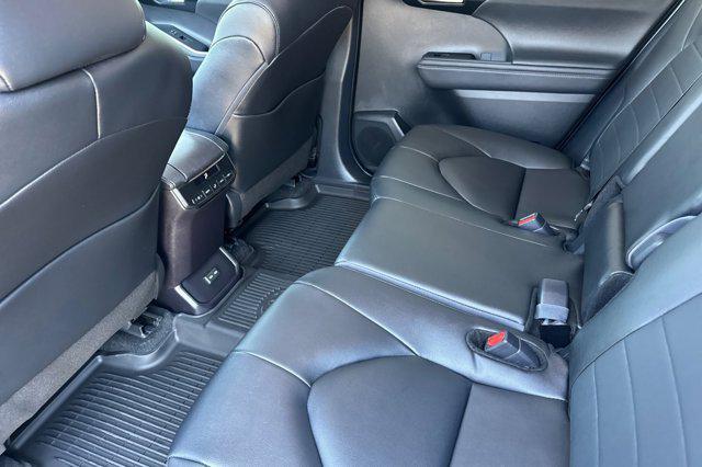 new 2025 Toyota Highlander car, priced at $47,698