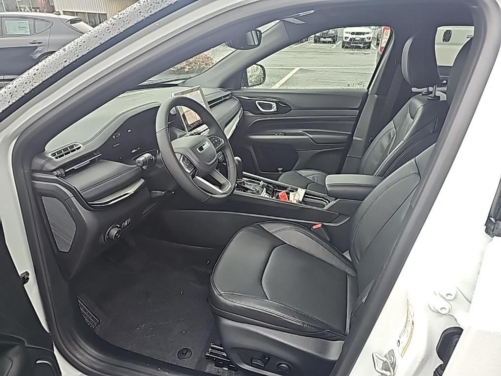 new 2025 Jeep Compass car, priced at $40,500