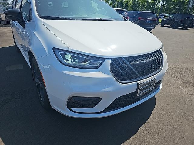 new 2024 Chrysler Pacifica car, priced at $44,498