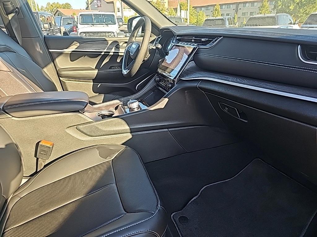 new 2025 Jeep Grand Cherokee car, priced at $52,951