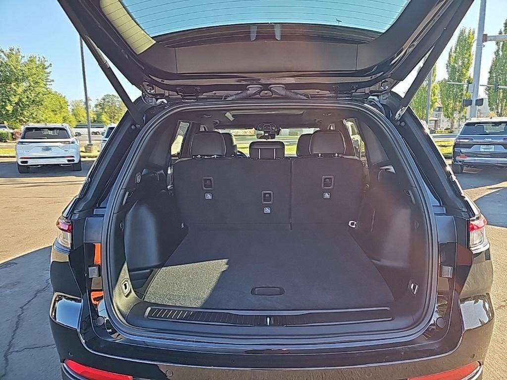 new 2025 Jeep Grand Cherokee car, priced at $52,951