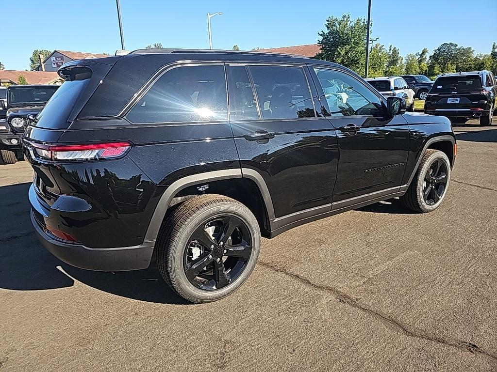 new 2025 Jeep Grand Cherokee car, priced at $52,951
