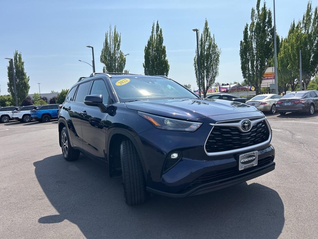 used 2022 Toyota Highlander car, priced at $34,000