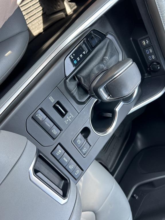 used 2022 Toyota Highlander car, priced at $34,000