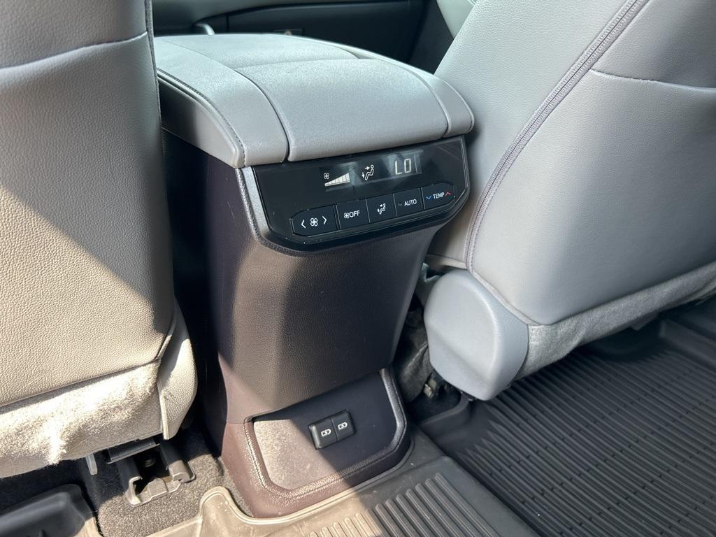 used 2022 Toyota Highlander car, priced at $37,998