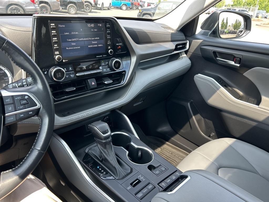 used 2022 Toyota Highlander car, priced at $37,998