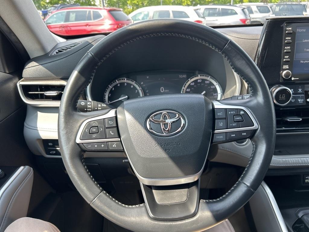 used 2022 Toyota Highlander car, priced at $37,998