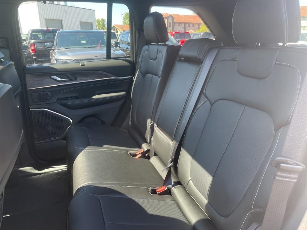 new 2025 Jeep Grand Cherokee car, priced at $62,900