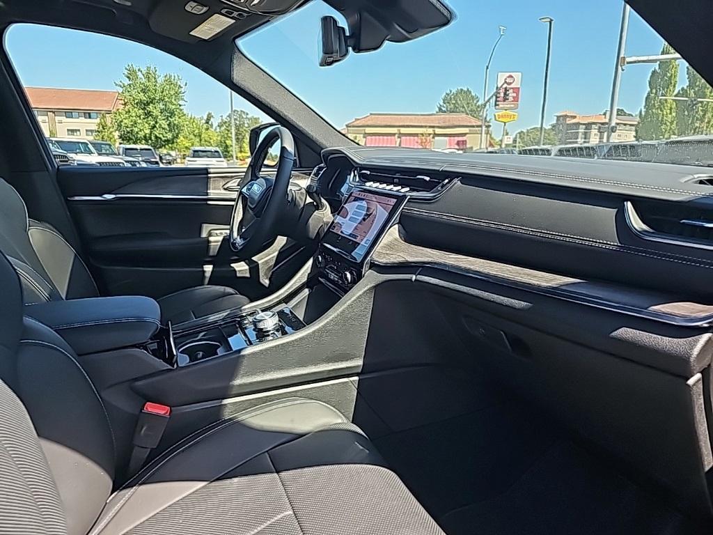 new 2025 Jeep Grand Cherokee L car, priced at $63,648