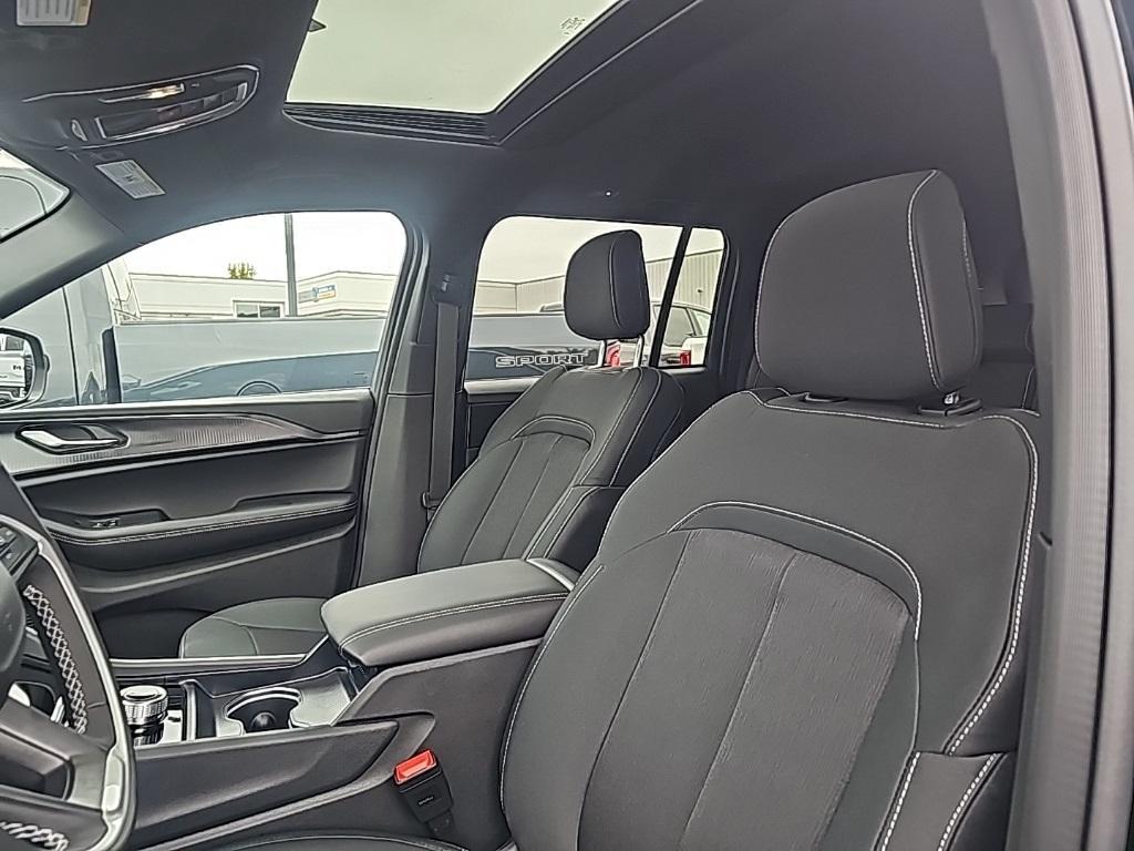 new 2025 Jeep Grand Cherokee car, priced at $41,439