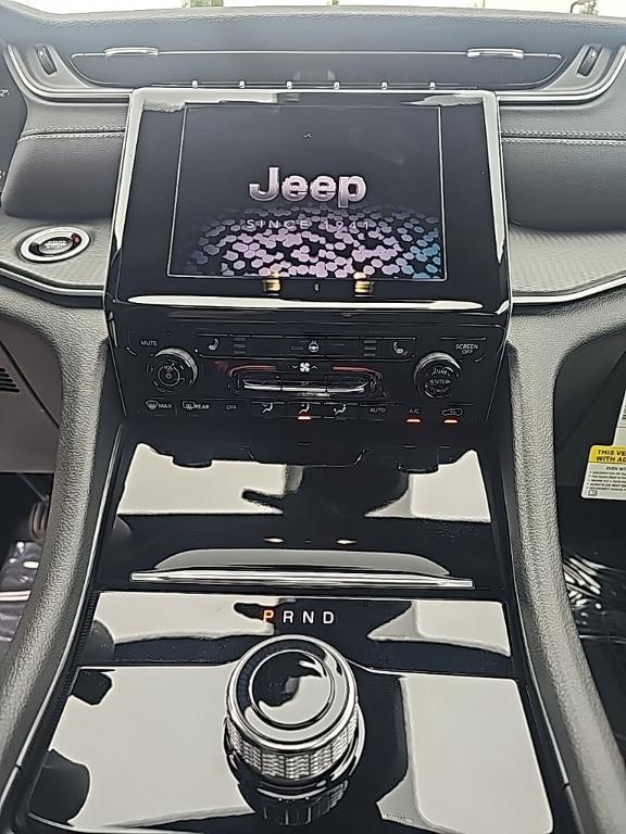 new 2025 Jeep Grand Cherokee car, priced at $41,439