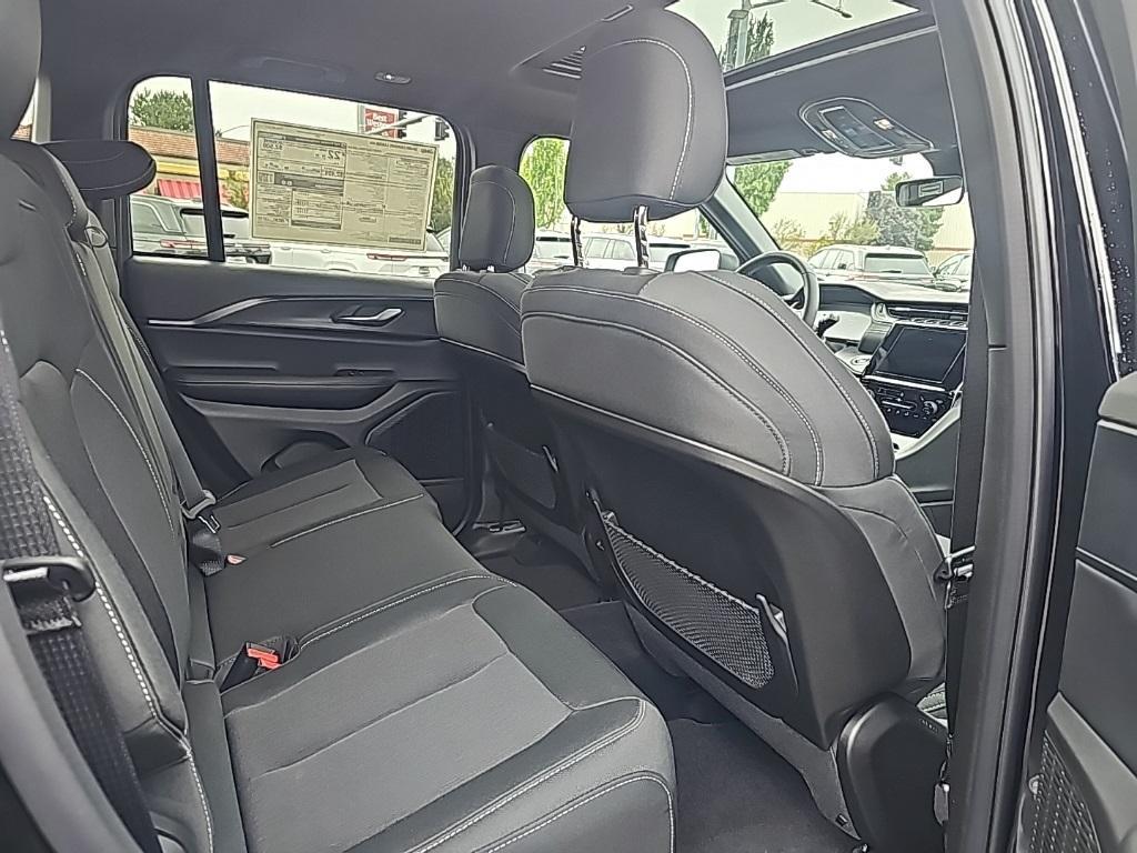 new 2025 Jeep Grand Cherokee car, priced at $41,439
