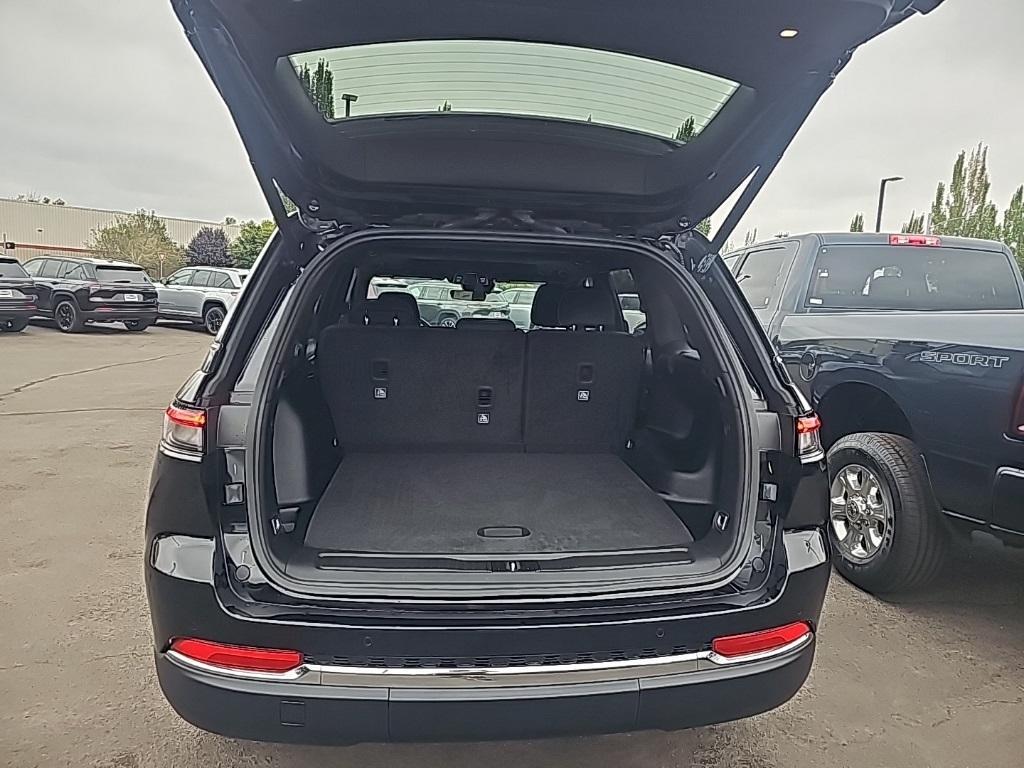 new 2025 Jeep Grand Cherokee car, priced at $41,439