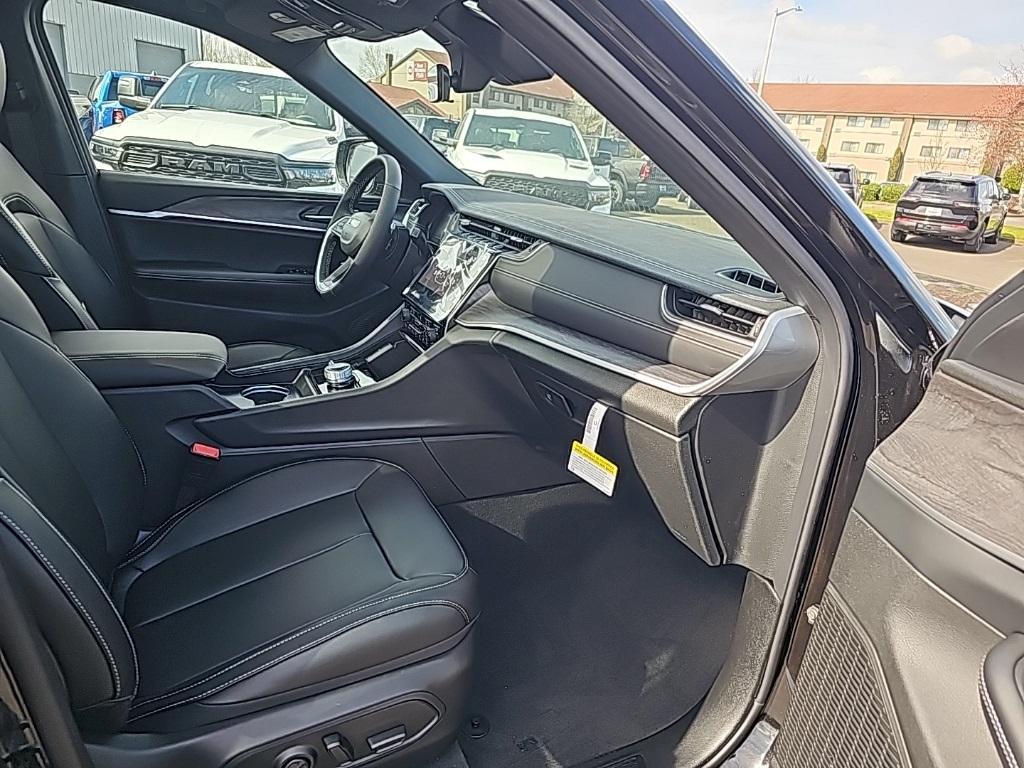 new 2025 Jeep Grand Cherokee car, priced at $50,000