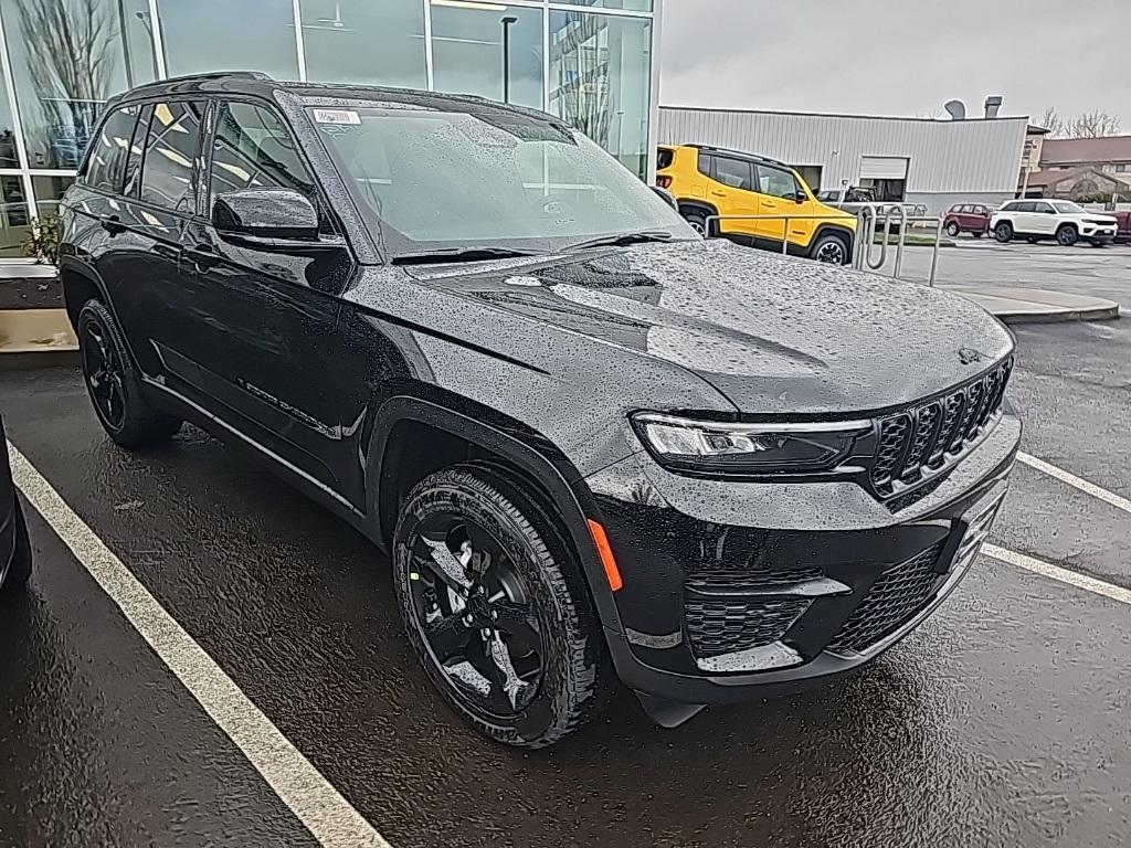 new 2025 Jeep Grand Cherokee car, priced at $46,000