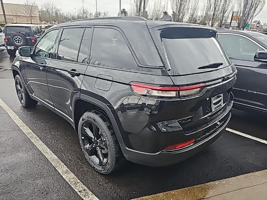 new 2025 Jeep Grand Cherokee car, priced at $46,000