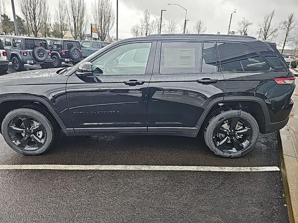 new 2025 Jeep Grand Cherokee car, priced at $46,000