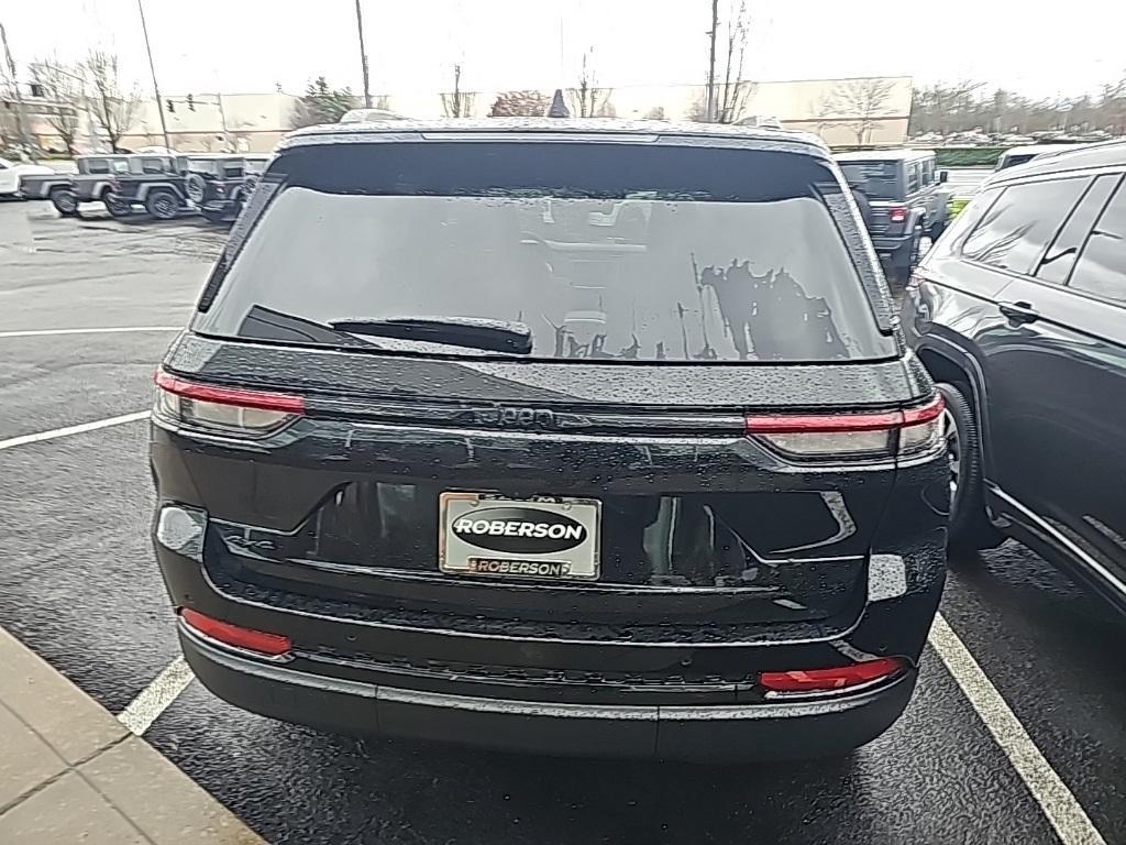 new 2025 Jeep Grand Cherokee car, priced at $46,000