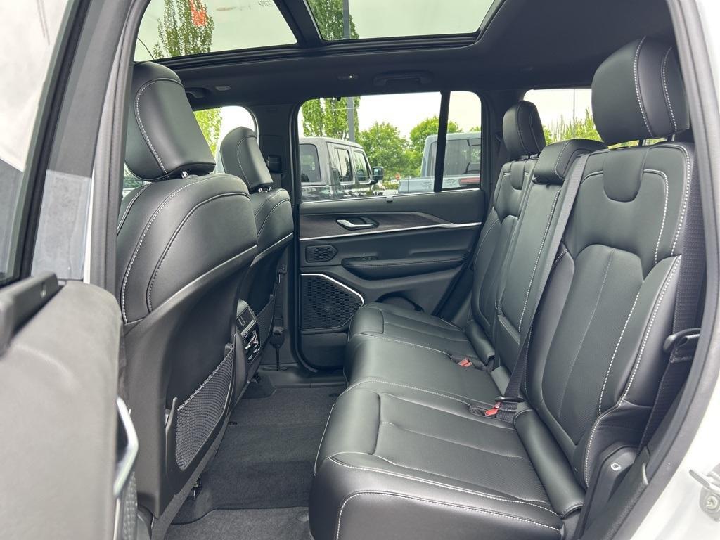 new 2025 Jeep Grand Cherokee car, priced at $53,821