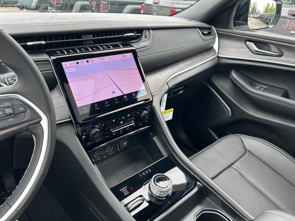 new 2025 Jeep Grand Cherokee car, priced at $53,821