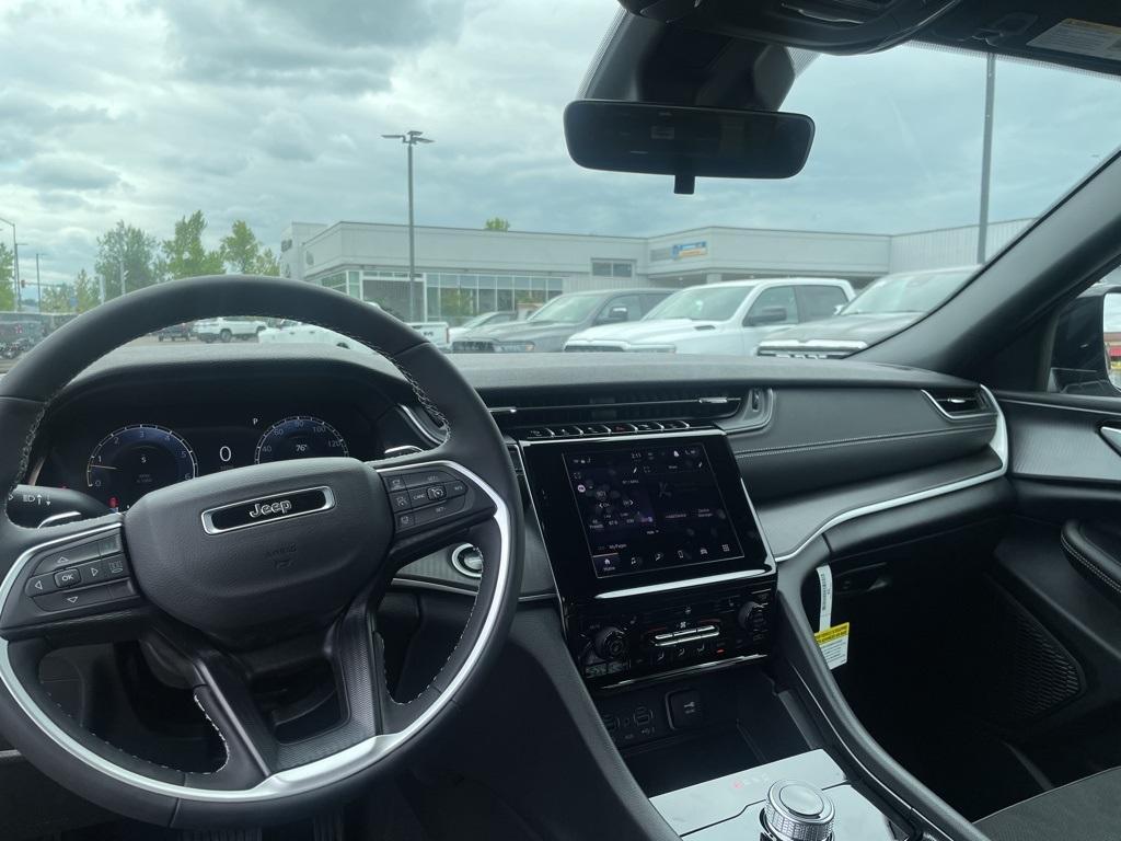 new 2025 Jeep Grand Cherokee car, priced at $43,374