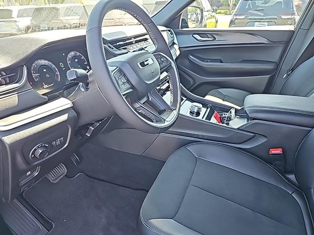 new 2025 Jeep Grand Cherokee car, priced at $41,522