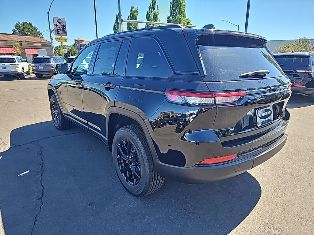 new 2025 Jeep Grand Cherokee car, priced at $41,522