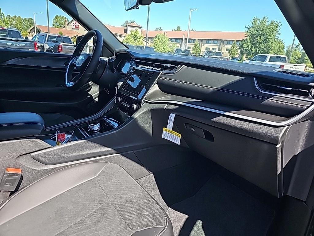 new 2025 Jeep Grand Cherokee car, priced at $41,522