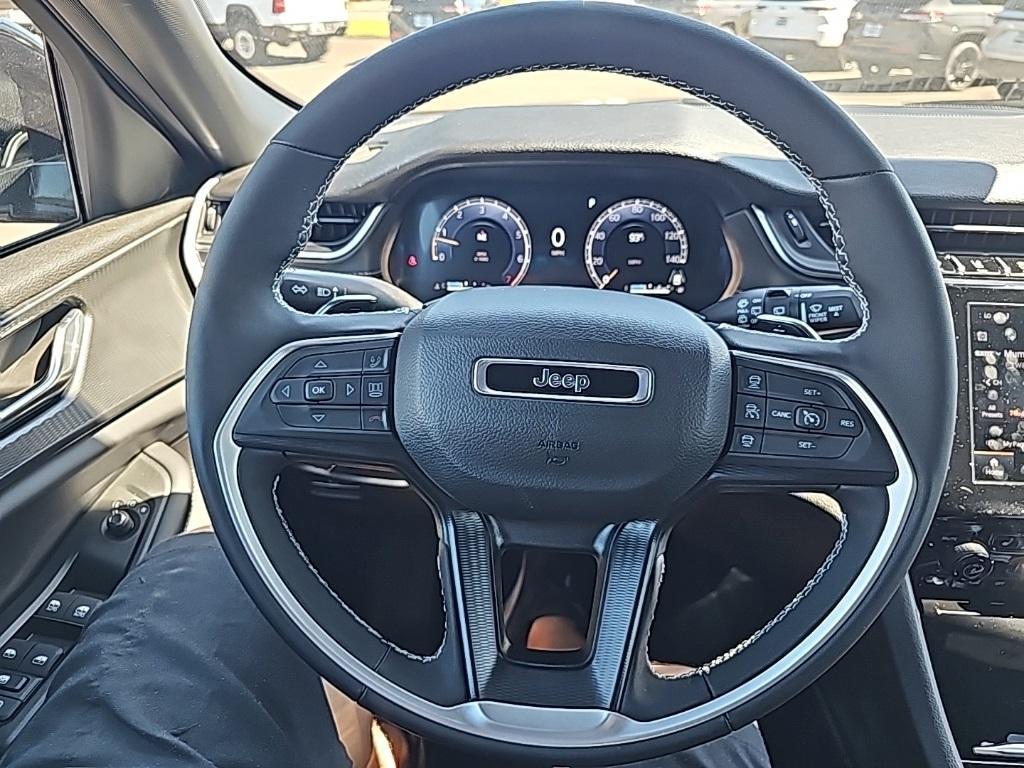 new 2025 Jeep Grand Cherokee car, priced at $41,522